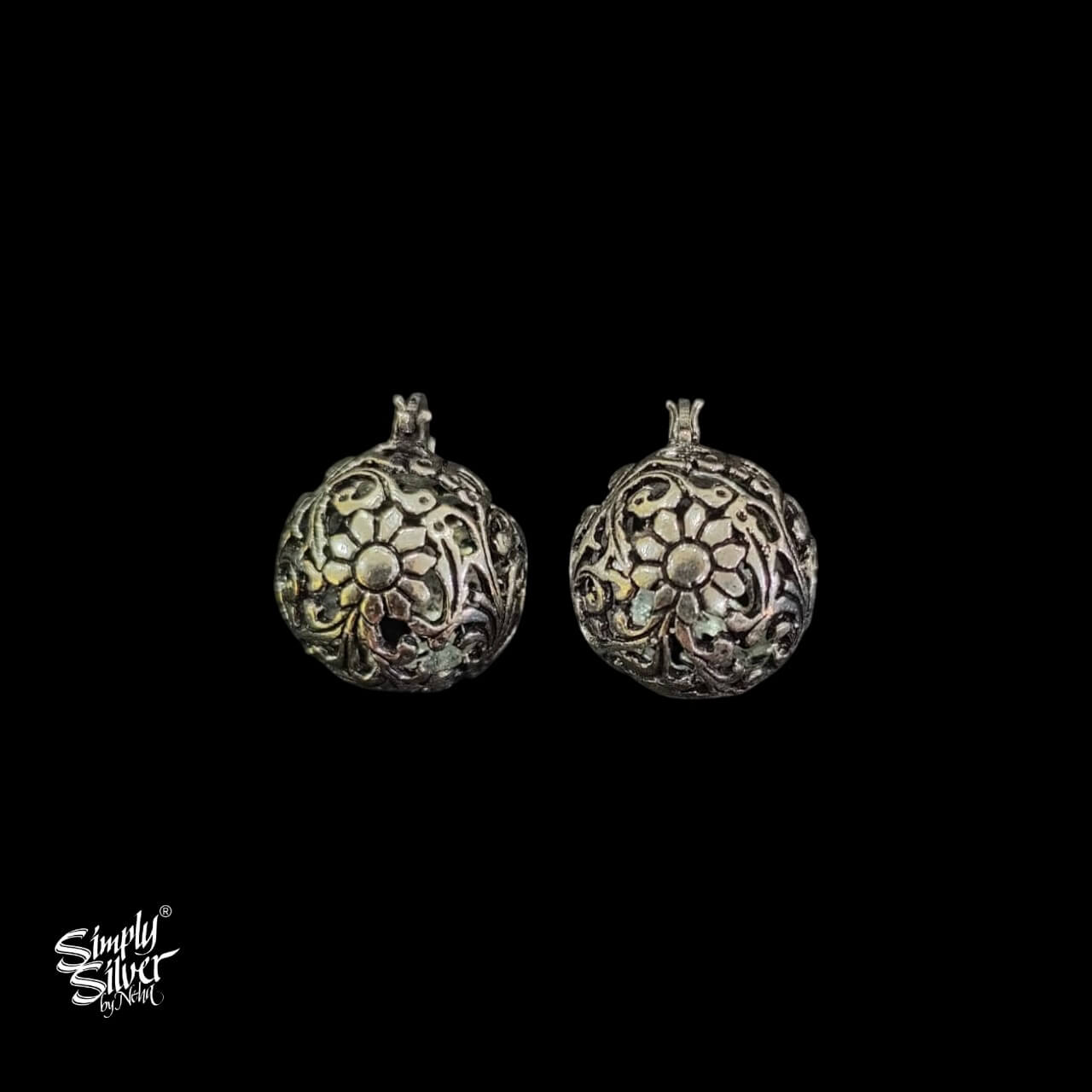 Silver Designer Ball Jaali Flower Bali - MH5814
