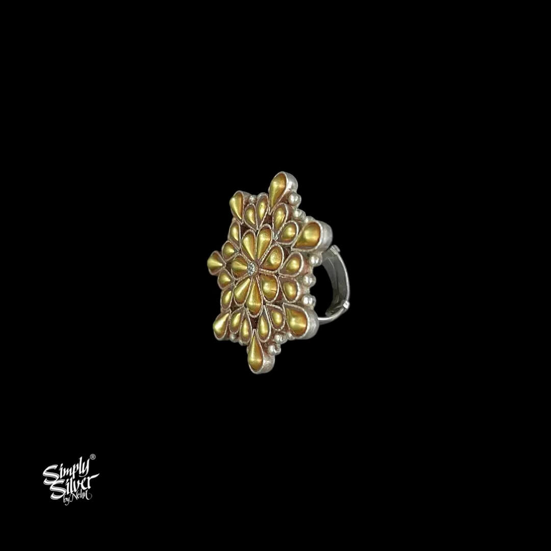 Bandhel-Silver-Dual-Tone-Flower-Ring-MH5985-3