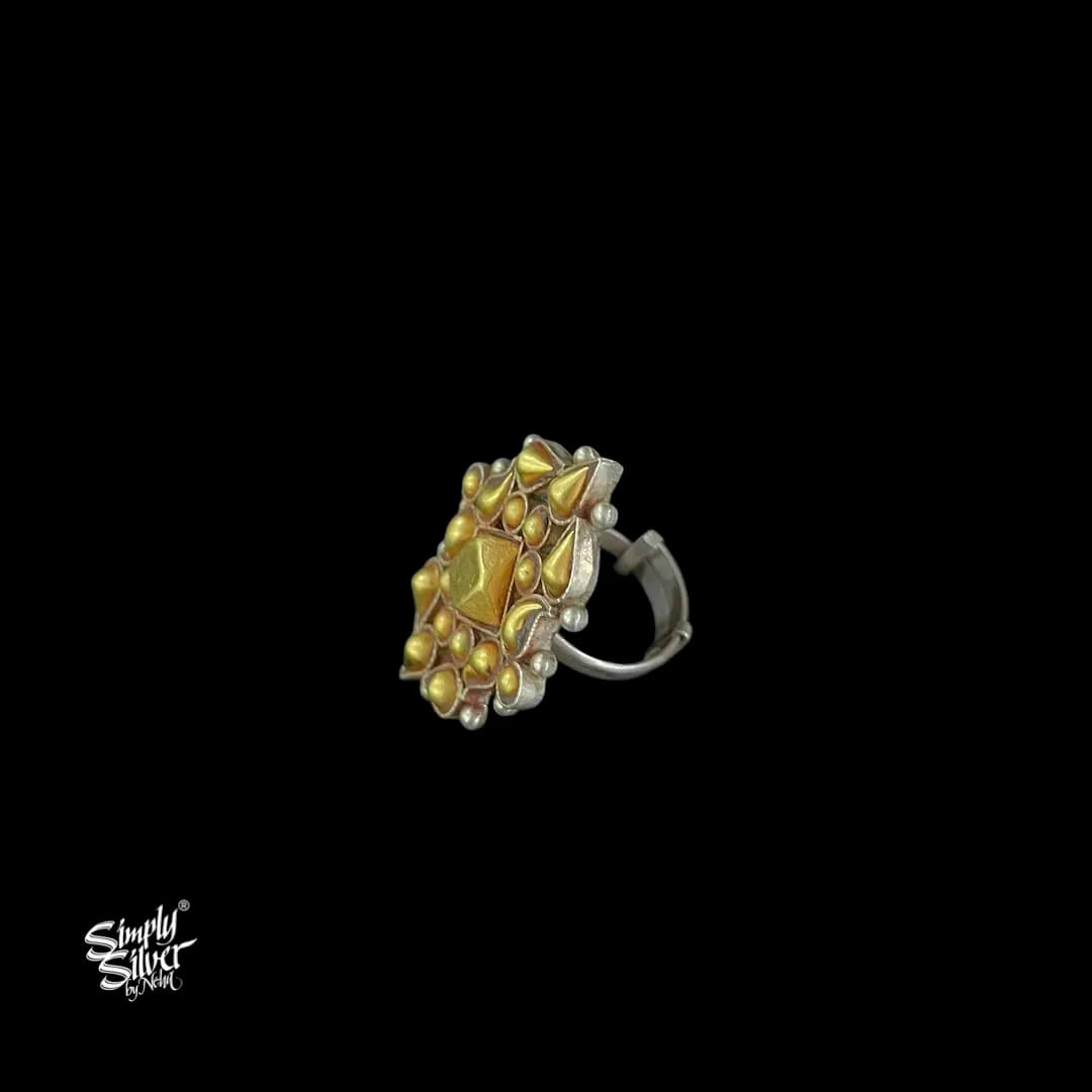 Bandhel-Silver-Dual-Tone-Flower-Ring-MH5989-3