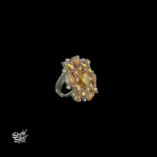 Bandhel-Silver-Dual-Tone-Flower-Ring-MH5990-1